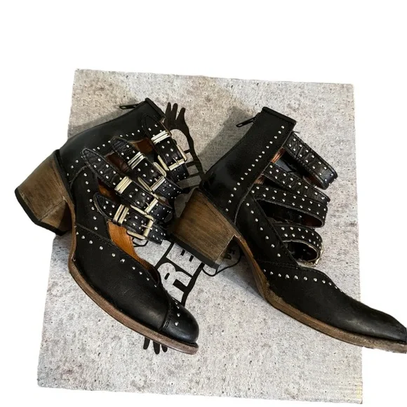 Freebird Felicity by Steven - Black Strappy w/chunky Block Heel - Picture 4 of 7